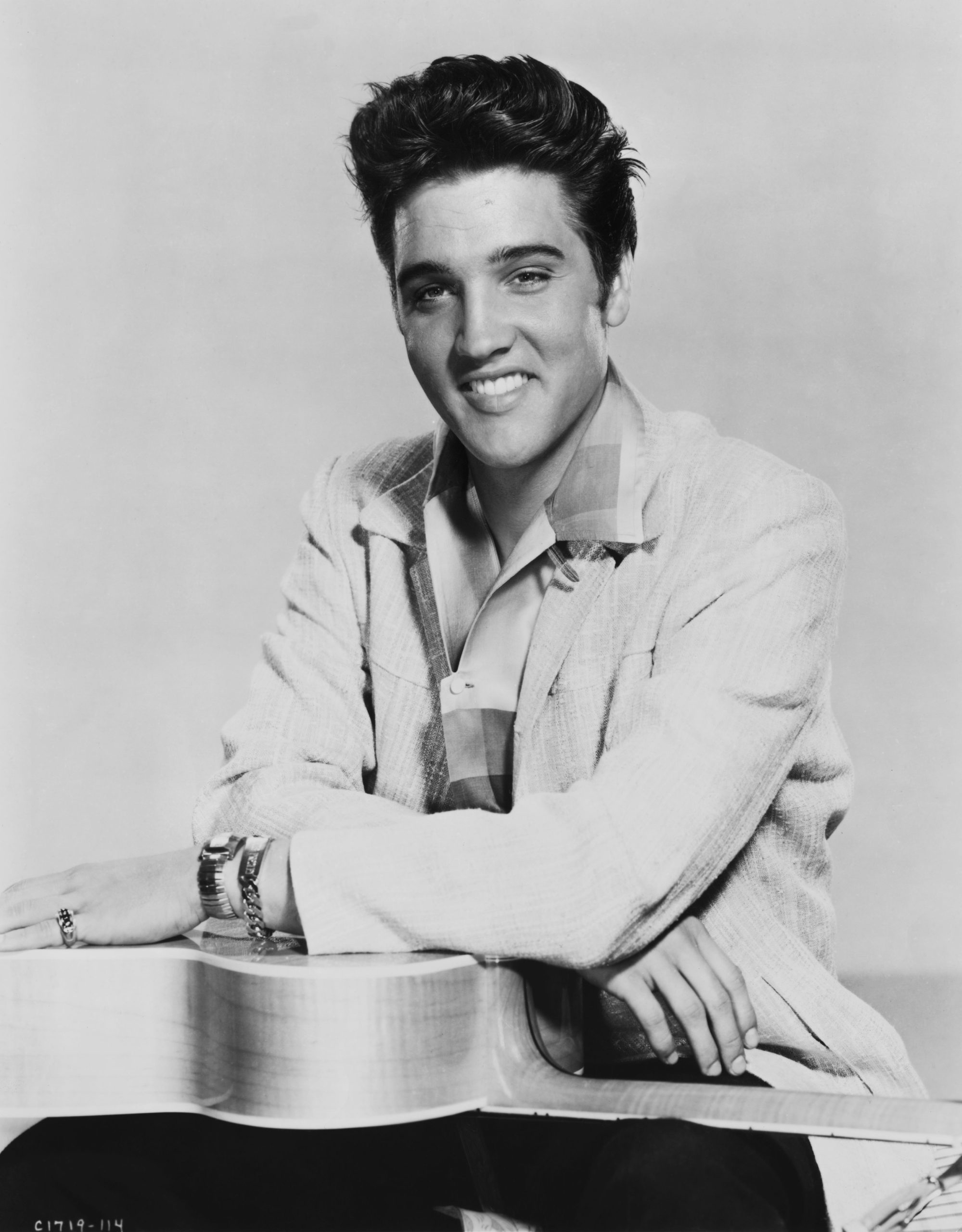 portrait-of-american-rock-musician-elvis-presley-seated-news-photo-1590523693